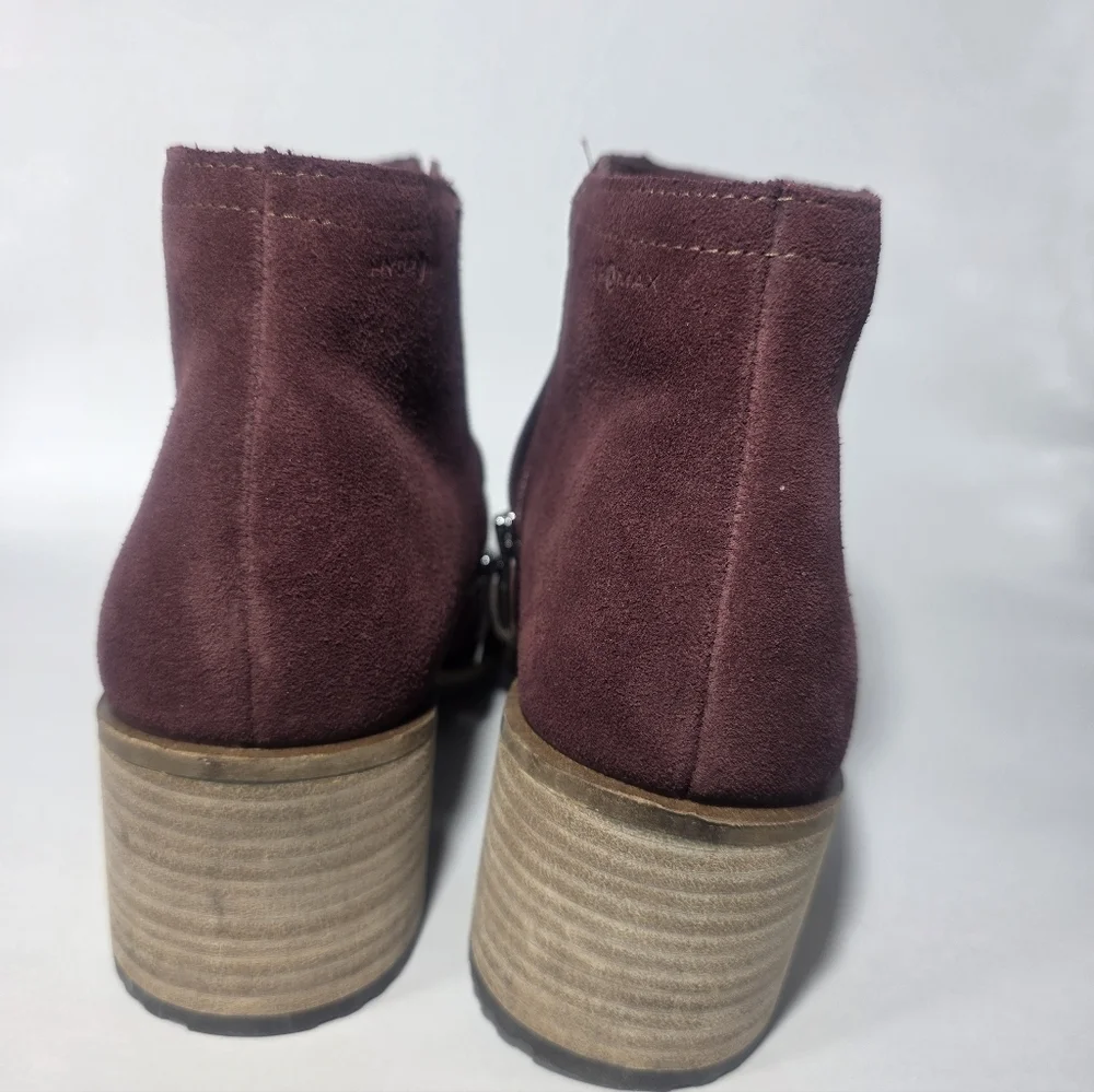 ECCO Women’s Ankle Boots Size 8-8.5 Burgundy Suede Zip Closure Comfort Casual